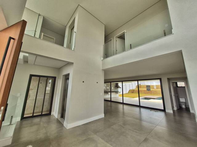 Casa para Venda em São José dos Campos - 4